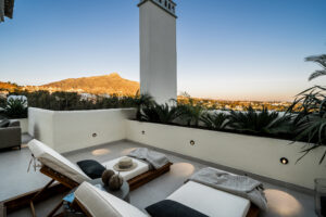 Exclusive Luxury Duplex Penthouse for sale in Marbella: Modern Elegance Meets Coastal Bliss