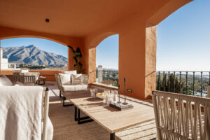 Modern Elegance Meets Serene Luxury: Exquisite 4-Bedroom Luxury Apartment in Marbella's Prestigious Les Belvederes