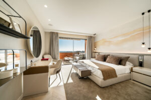 Modern Elegance Meets Serene Luxury: Exquisite 4-Bedroom Luxury Apartment in Marbella's Prestigious Les Belvederes