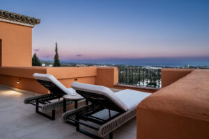 Modern Elegance Meets Serene Luxury: Exquisite 4-Bedroom Luxury Apartment in Marbella's Prestigious Les Belvederes