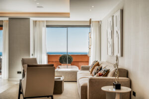 Modern Elegance Meets Serene Luxury: Exquisite 4-Bedroom Luxury Apartment in Marbella's Prestigious Les Belvederes