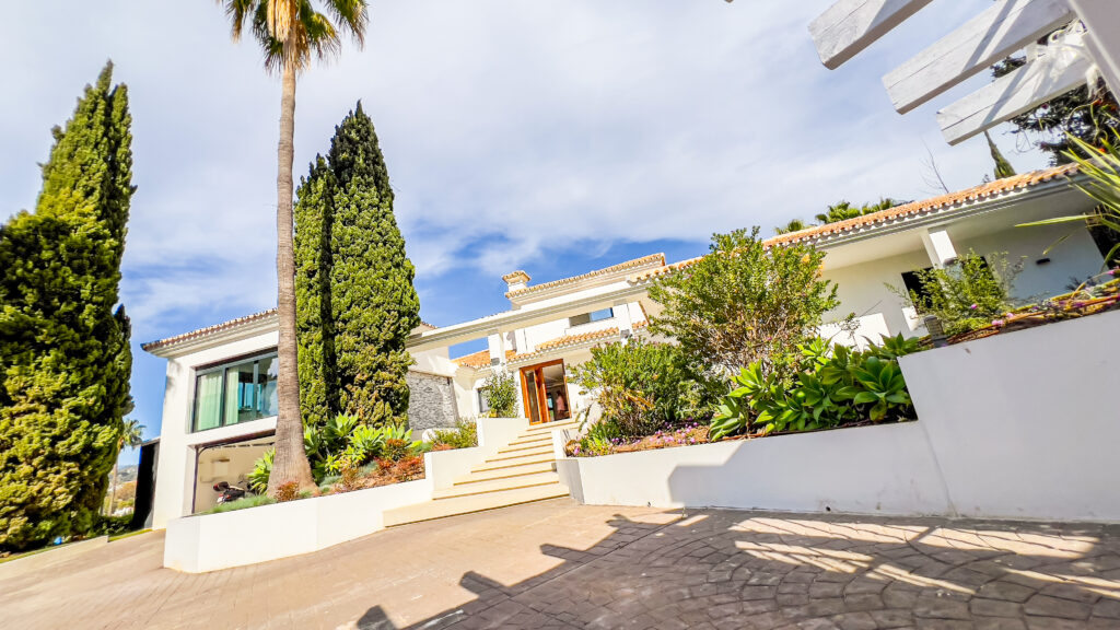 Luxury Villa in Marbella at Los Naranjos Golf. A gem of luxury real estate in Marbella with La Raya Spanish Properties Real Estate Agent in Marbella.