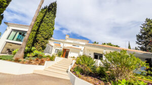 Luxury Villa in Marbella at Los Naranjos Golf. A gem of luxury real estate in Marbella with La Raya Spanish Properties Real Estate Agent in Marbella.